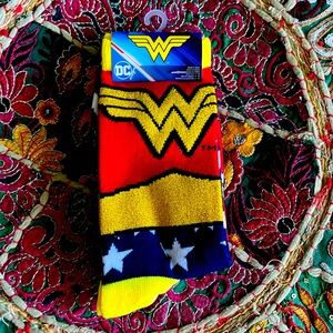 Nwt Wonder Woman Women's branded socks size 4-10
